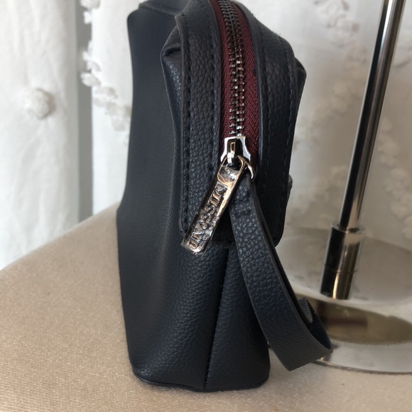 MISSONI FOR SAUDI AIRLINES dark blue vanity case. - Picture 5 of 14